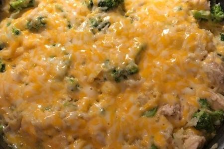 One Pot Cheesy Chicken Broccoli & Rice Casserole