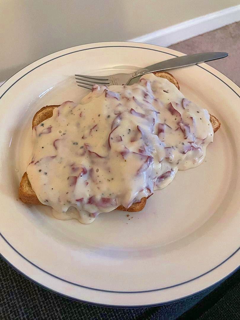 Creamy Chip Beef Over Toast - Easy DIY Recipes