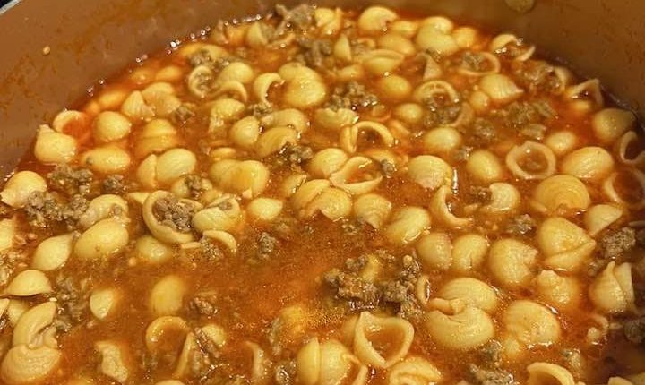 Conchitas con Carne (Mexican Hamburger and Shells