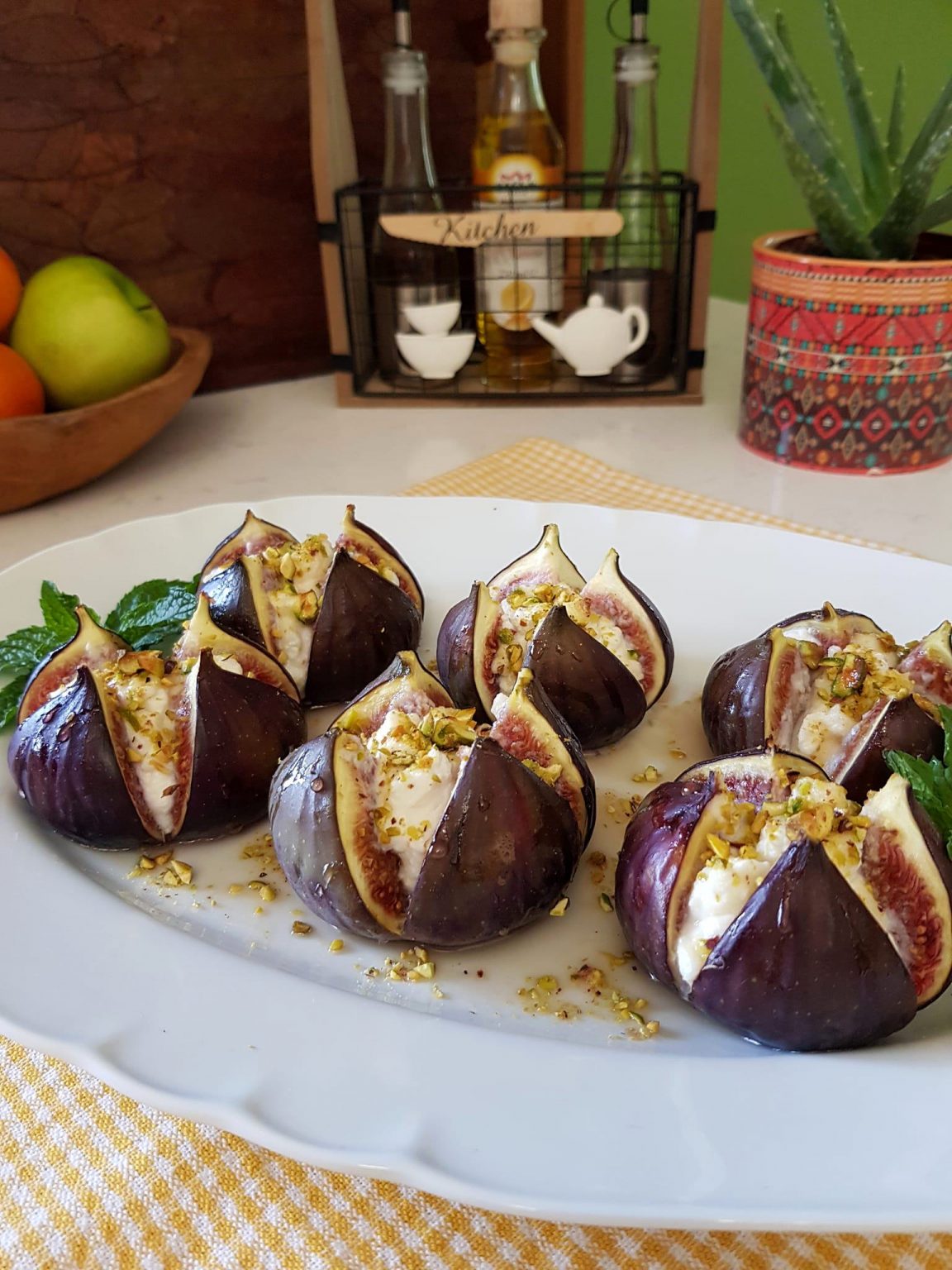 Figs With Ricotta, Pistachios And Honey Easy DIY Recipes