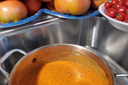 Tomato Soup with Roasted Garlic and Basil