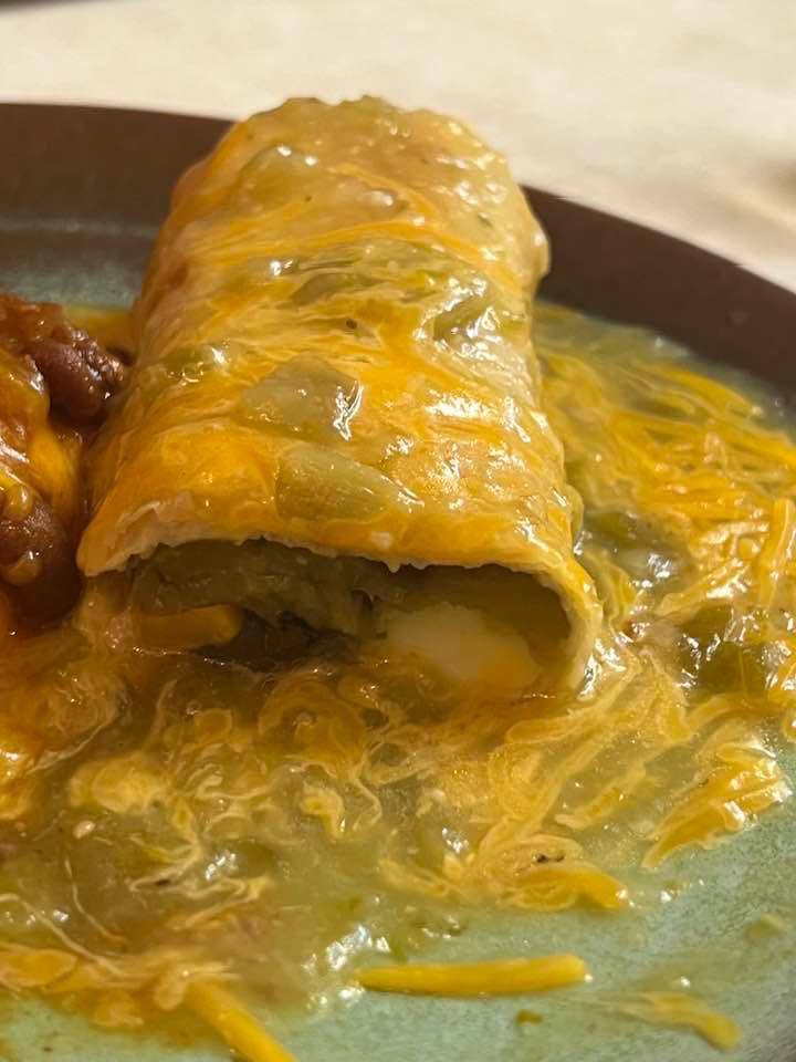 Chimichangas With Green Chili Sauce Easy DIY Recipes