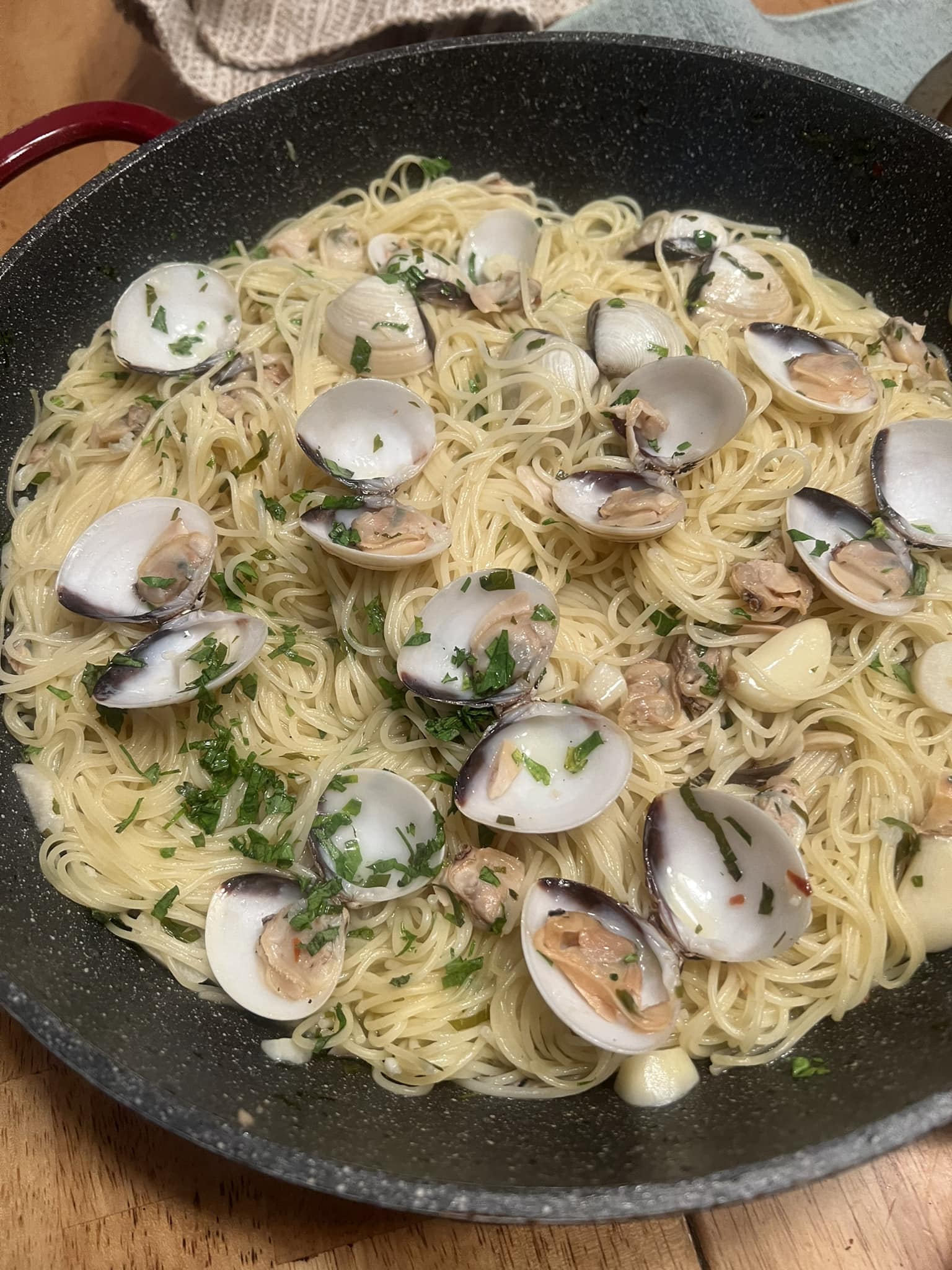 Clams With Angel Hair - Easy Diy Recipes