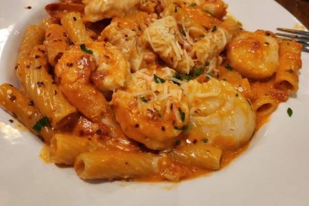 Rigatoni in Spicy Vodka Sauce with Shrimp