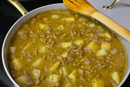 Carne Con Chile Verde Y Papas